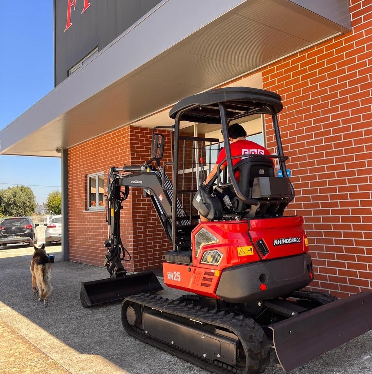 rhinoceros xn25c graafmachine in Portugal.jpg